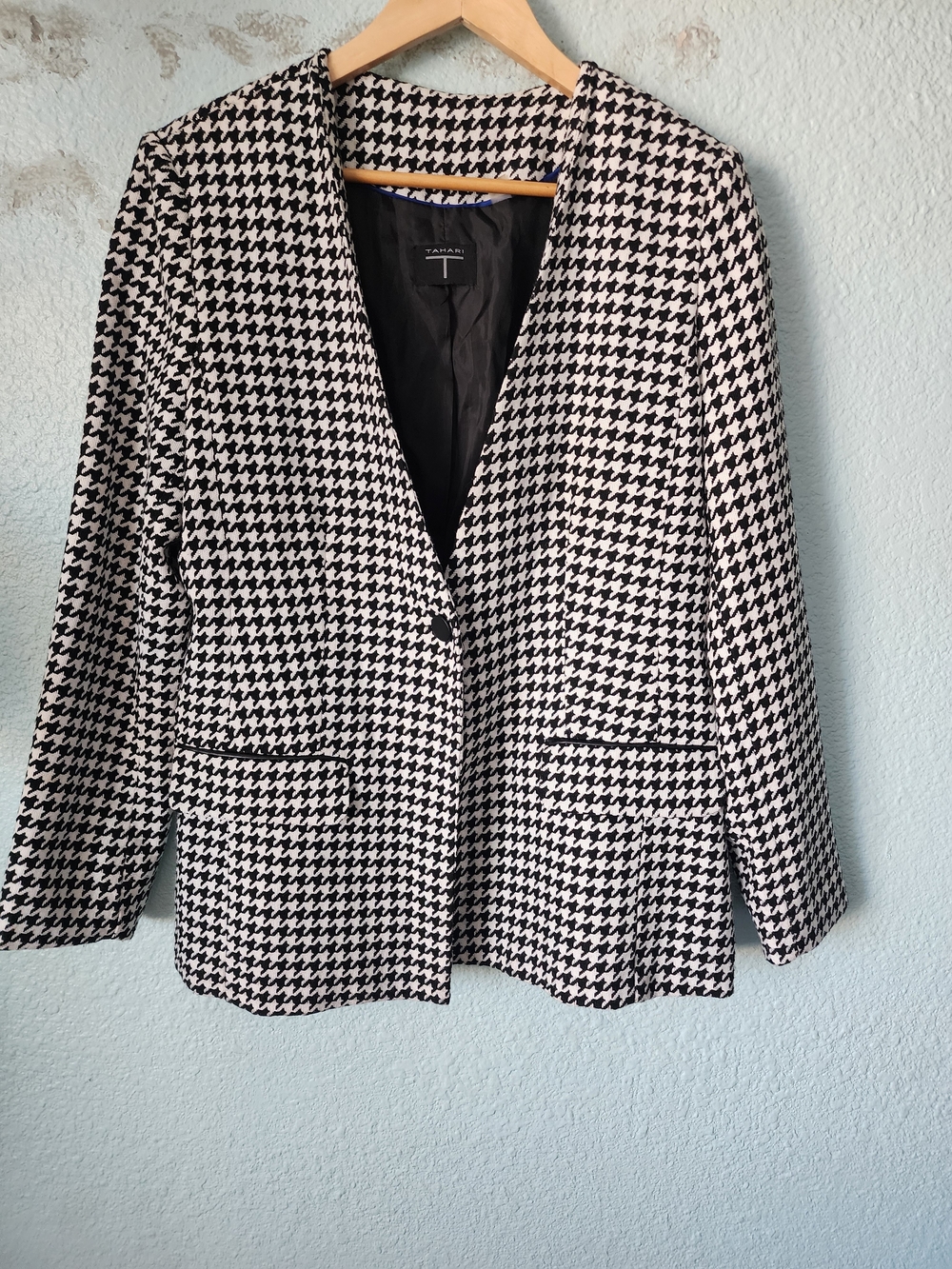 Tahari Black and White Houndstooth Blazer Jacket